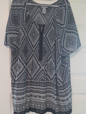 Catherines Black & White Geometric Tunic Top 18/20